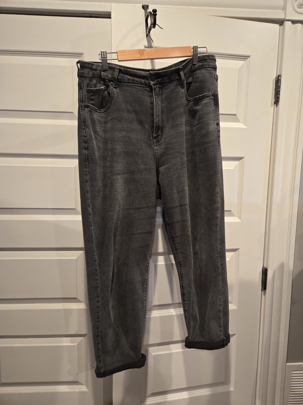 American Eagle Outfitters Women’s Slim Straight Charcoal Grey Jeans